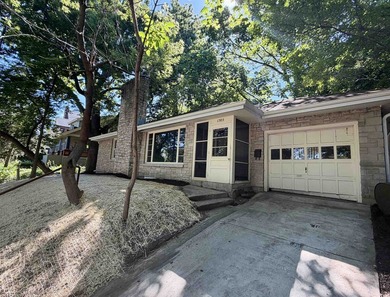 Welcome to this completely renovated stunner! Exquisite exterior - photo 3