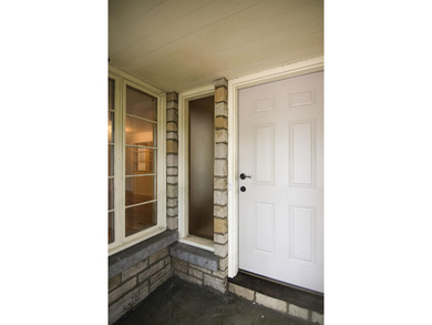 Welcome to this completely renovated stunner! Exquisite exterior - photo 6