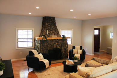 Updated lake front, new kitchen, 4 new baths, 3 bedrooms + more! - photo 4