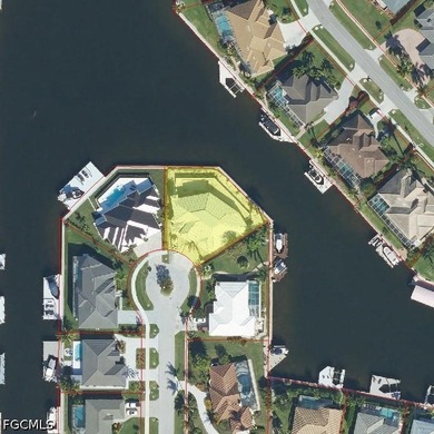 Located at the end of a private cul-de-sac on a large waterfront - photo 3