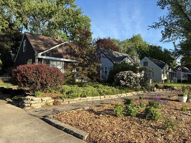 5/31 OPEN HOUSE CANCELLED. WELCOME HOME to this lovely gem of a - photo 3