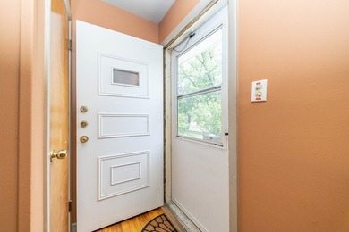 5/31 OPEN HOUSE CANCELLED. WELCOME HOME to this lovely gem of a - photo 9