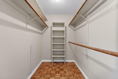 Beautiful spacious first floor garden apartment with spectacular - photo 24