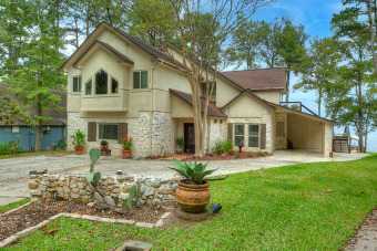 Stunning open waterfront home on Lake Livingston - Lake Home For Sale in Coldspring, Texas