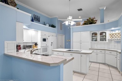 CUSTOM-BUILT, EXECUTIVE HOME on an oversized cul-de-sac lot in - photo 3