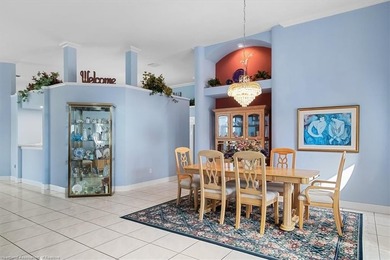 CUSTOM-BUILT, EXECUTIVE HOME on an oversized cul-de-sac lot in - photo 6