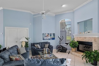CUSTOM-BUILT, EXECUTIVE HOME on an oversized cul-de-sac lot in - photo 9