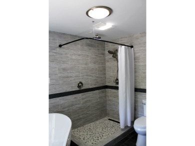 Updated lake front, new kitchen, 4 new baths, 3 bedrooms + more! - photo 13