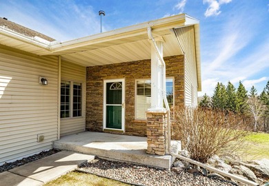 Welcome to this beautifully maintained 4-bedroom, 3-bath - photo 3