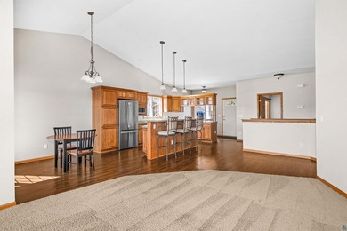 Welcome to this beautifully maintained 4-bedroom, 3-bath - photo 5