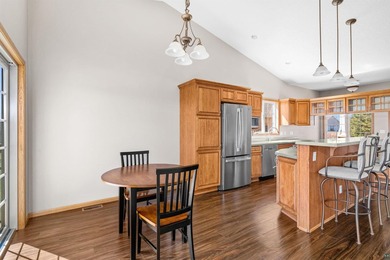 Welcome to this beautifully maintained 4-bedroom, 3-bath - photo 7