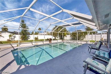 Welcome to this well-maintained Port Charlotte home offering 3 - photo 2