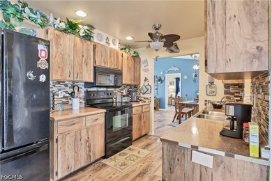 Welcome to this well-maintained Port Charlotte home offering 3 - photo 10