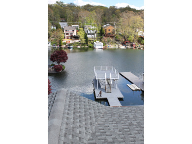 Updated lake front, new kitchen, 4 new baths, 3 bedrooms + more! - photo 19