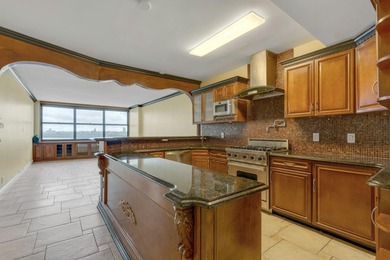 UNOBSTRUCTED VIEWS OF GWB AND HUDSON RIVER. SPACIOUS APARTEMTN