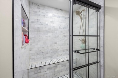 Welcome to this beautifully maintained 5-bedroom, 3.5-bath home - photo 19