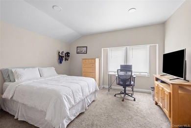 Welcome to this beautifully maintained 5-bedroom, 3.5-bath home - photo 24