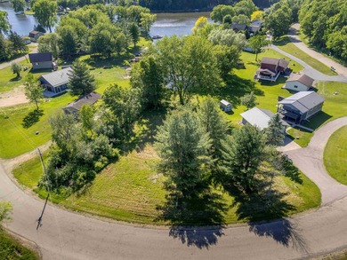 Level, easy-to-build lot on Lake Redstone with valuable - photo 2
