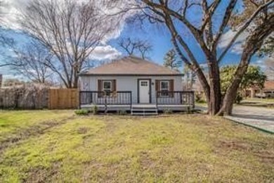 Lake Home For Sale in Pilot Point, Texas