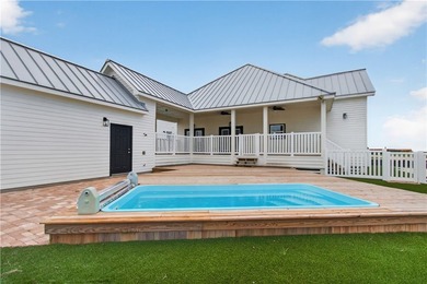 Property Description: Spoonbill Bay is a luxury bay side home - photo 11