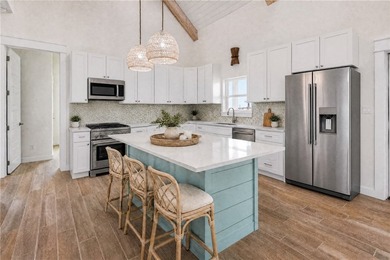 Property Description: Spoonbill Bay is a luxury bay side home - photo 17