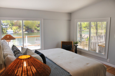 Updated lake front, new kitchen, 4 new baths, 3 bedrooms + more! - photo 11