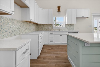 Property Description: Spoonbill Bay is a luxury bay side home - photo 18
