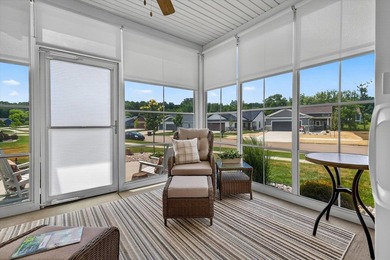 Enjoy easy main-level living in this beautifully maintained - photo 4