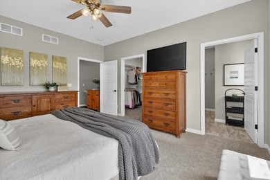 Enjoy easy main-level living in this beautifully maintained - photo 5