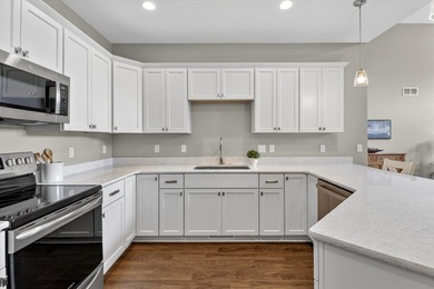 Enjoy easy main-level living in this beautifully maintained - photo 6
