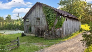 SOUTHERN LIVING, MEETS EQUESTRIAN LIVING ON 107 PRIVATE ACRES - photo 46