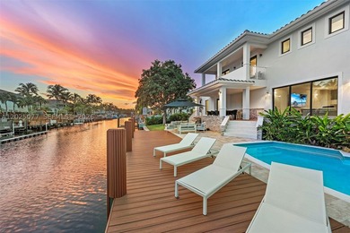 Stunning South Lake villa in Hollywood Beach on a 100' - photo 1