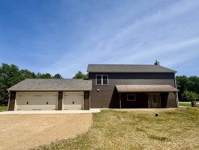 Come take a look at this 3 bedroom, 2.5 bathroom, with a 3 car - photo 1
