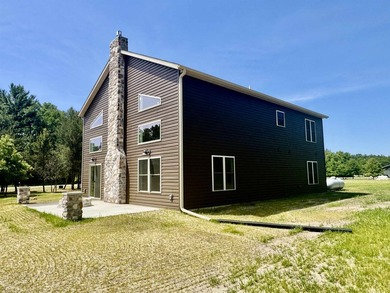Come take a look at this 3 bedroom, 2.5 bathroom, with a 3 car - photo 3