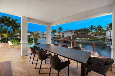 Stunning South Lake villa in Hollywood Beach on a 100' - photo 4