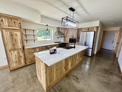 Come take a look at this 3 bedroom, 2.5 bathroom, with a 3 car - photo 5