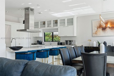 Stunning South Lake villa in Hollywood Beach on a 100' - photo 8