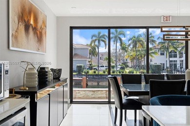 Stunning South Lake villa in Hollywood Beach on a 100' - photo 9