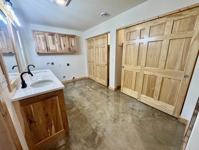 Come take a look at this 3 bedroom, 2.5 bathroom, with a 3 car - photo 9