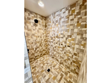 Come take a look at this 3 bedroom, 2.5 bathroom, with a 3 car - photo 10