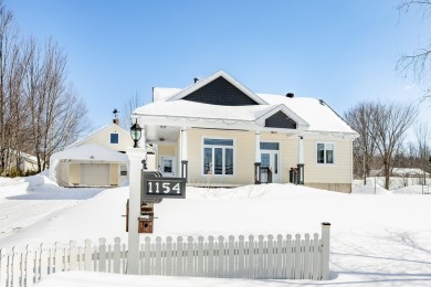 Lake Home For Sale in Magog, 