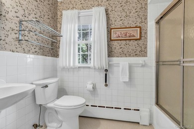 Spacious 4 Bedroom, 2.5 Bath Colonial with 2-car Garage in - photo 24