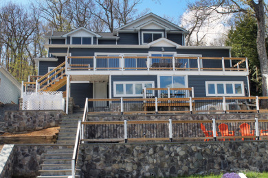 Updated lake front, new kitchen, 4 new baths, 3 bedrooms + more! - photo 2