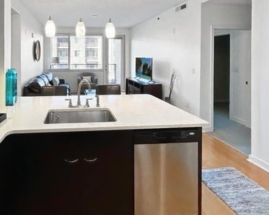 PRICED TO SELL!! This is the ideal condo-home for anyone ready - photo 14