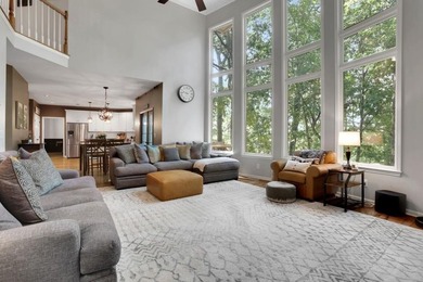 Welcome to this beautifully updated 6-bedroom, 4-bathroom home - photo 14