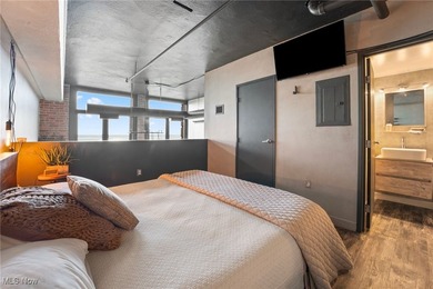 Welcome to 1133 W 9th St #315, a stylish and modern 1-bedroom - photo 22