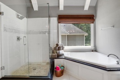 Welcome to this beautifully updated 6-bedroom, 4-bathroom home - photo 23