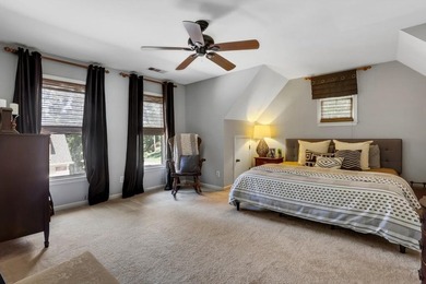 Welcome to this beautifully updated 6-bedroom, 4-bathroom home - photo 25