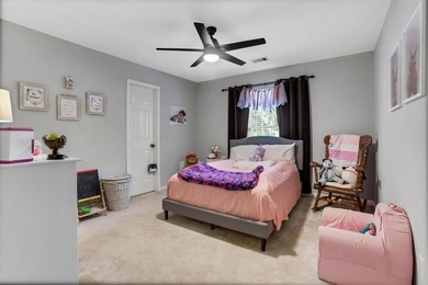 Welcome to this beautifully updated 6-bedroom, 4-bathroom home - photo 31