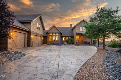 Welcome to this beautifully crafted home on the peaceful west - photo 1
